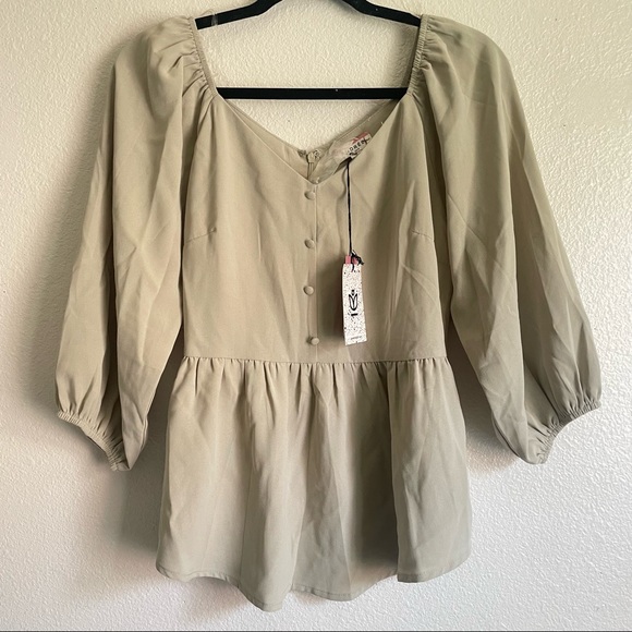 ANDREE BY UNIT Tops - ANDREE BY UNIT Peplum Button down Top Blouse
